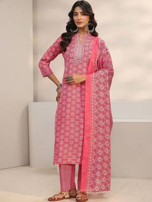 women ethnic motifs printed regular thread work kurta with trousers & with dupatta 1