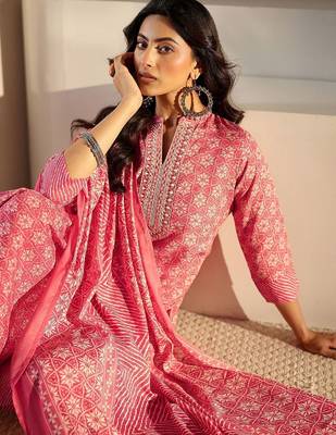 women ethnic motifs printed regular thread work kurta with trousers & with dupatta 4
