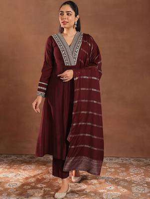 women ethnic motifs embroidered a-line kurta with trousers & dupatta 2