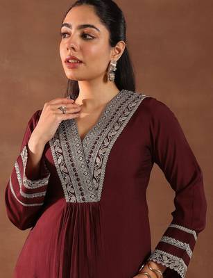 women ethnic motifs embroidered a-line kurta with trousers & dupatta 3