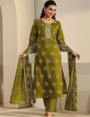 women ethnic motifs printed regular thread work kurta with trousers & with dupatta 2