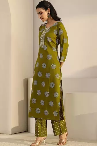 women ethnic motifs printed regular thread work kurta with trousers & with dupatta
