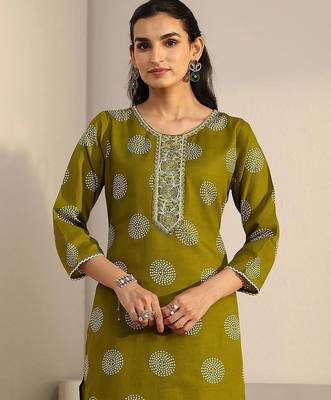 women ethnic motifs printed regular thread work kurta with trousers & with dupatta 5