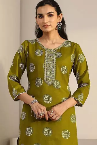 women ethnic motifs printed regular thread work kurta with trousers & with dupatta