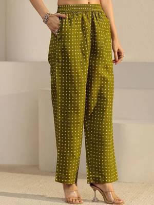 women ethnic motifs printed regular thread work kurta with trousers & with dupatta 7