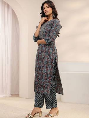 women ethnic motifs printed regular thread work kurta with trousers & with dupatta 3
