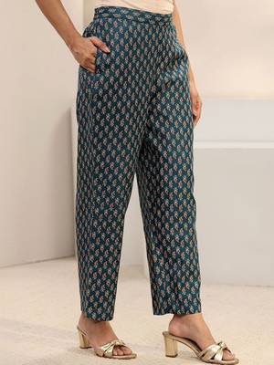 women ethnic motifs printed regular thread work kurta with trousers & with dupatta 5