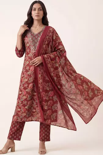 women floral printed regular thread work kurta with trousers & with dupatta