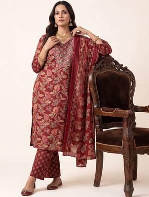 women floral printed regular thread work kurta with trousers & with dupatta 2