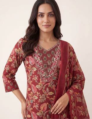women floral printed regular thread work kurta with trousers & with dupatta 4