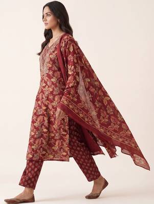women floral printed regular thread work kurta with trousers & with dupatta 5
