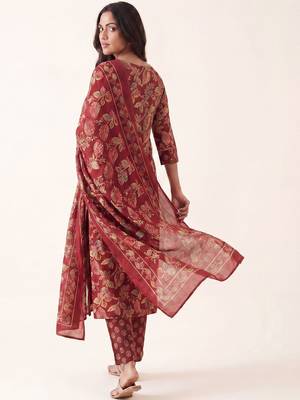women floral printed regular thread work kurta with trousers & with dupatta 6