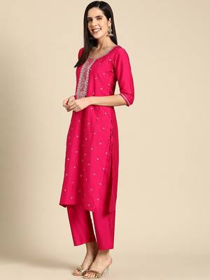 women floral yoke design kurta with trousers & dupatta 4