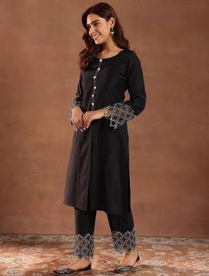 round neck panelled beads work straight kurta with trousers & dupatta 4
