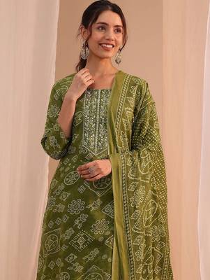 women ethnic motifs printed regular thread work kurta with trousers & with dupatta 3