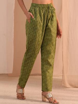 women ethnic motifs printed regular thread work kurta with trousers & with dupatta 4