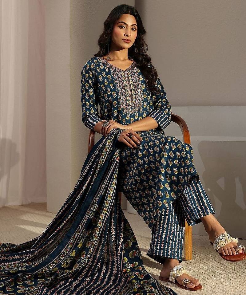women ethnic motifs printed regular thread work kurta with trousers & with dupatta