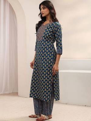 women ethnic motifs printed regular thread work kurta with trousers & with dupatta 3