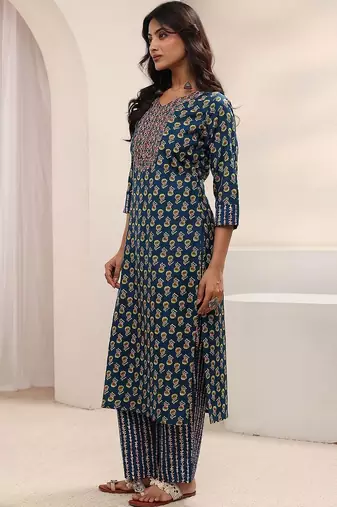 women ethnic motifs printed regular thread work kurta with trousers & with dupatta