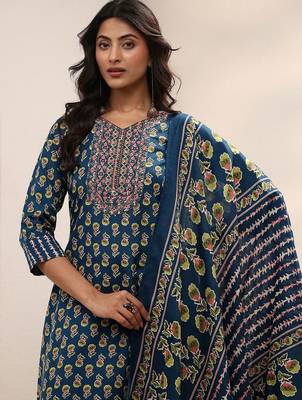women ethnic motifs printed regular thread work kurta with trousers & with dupatta 4