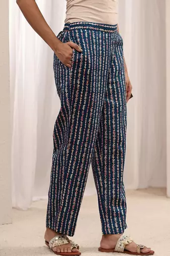 women ethnic motifs printed regular thread work kurta with trousers & with dupatta