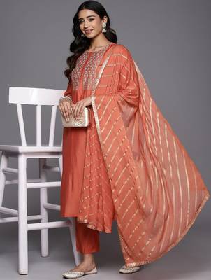women floral embroidered kurta with trousers & with dupatta kurta sets 1