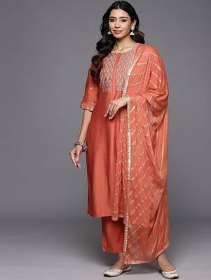 women floral embroidered kurta with trousers & with dupatta kurta sets 2