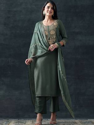 floral embroidered thread work straight kurta with trousers & dupatta 3