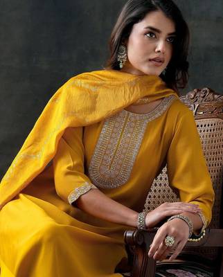 women floral yoke design sequinned kurta with trousers & with dupatta 2