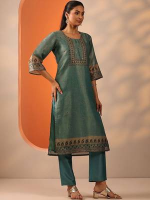 women ethnic motifs regular thread work kurta with trousers & with dupatta 3