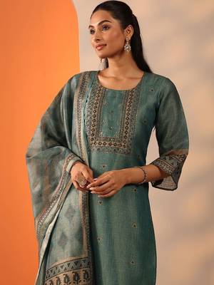 women ethnic motifs regular thread work kurta with trousers & with dupatta 4