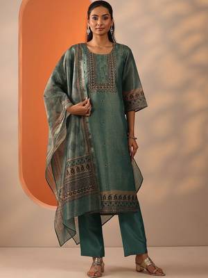 women ethnic motifs regular thread work kurta with trousers & with dupatta 7