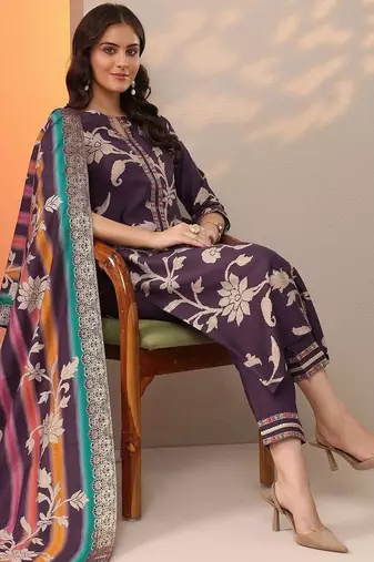 women floral printed regular thread work kurta with trousers & with dupatta