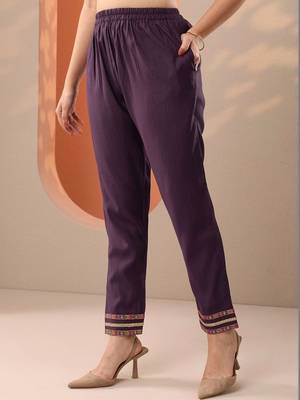 women floral printed regular thread work kurta with trousers & with dupatta 3