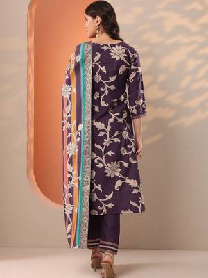 women floral printed regular thread work kurta with trousers & with dupatta 4