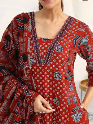 women ethnic motifs printed regular cotton blend kurta with trousers & with dupatta 2