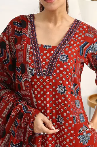 women ethnic motifs printed regular cotton blend kurta with trousers & with dupatta