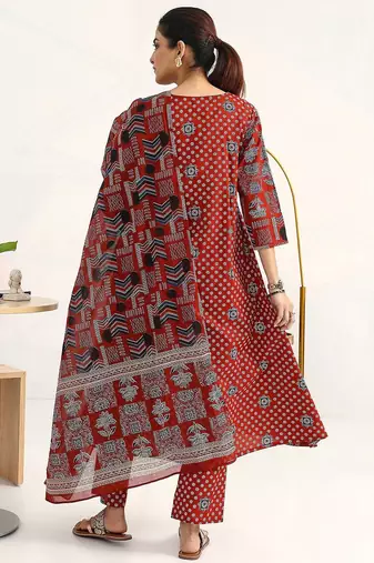 women ethnic motifs printed regular cotton blend kurta with trousers & with dupatta
