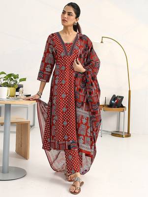 women ethnic motifs printed regular cotton blend kurta with trousers & with dupatta 5
