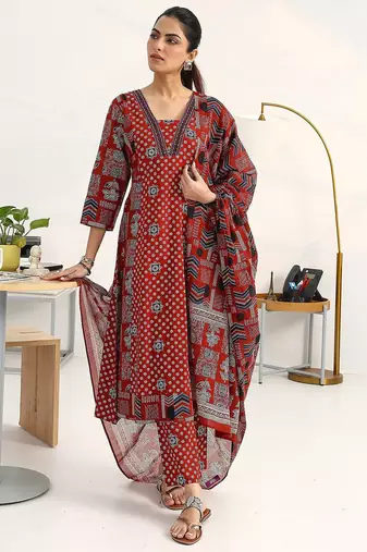 women ethnic motifs printed regular cotton blend kurta with trousers & with dupatta