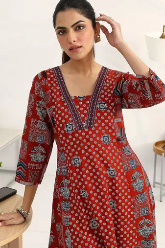 women ethnic motifs printed regular cotton blend kurta with trousers & with dupatta