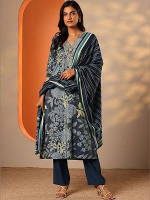 women floral printed regular thread work kurta with trousers & with dupatta 1