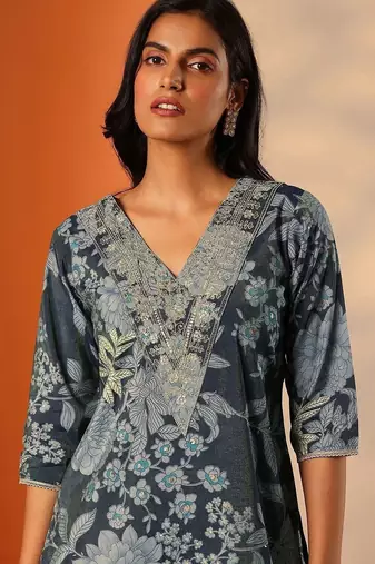 women floral printed regular thread work kurta with trousers & with dupatta