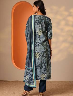 women floral printed regular thread work kurta with trousers & with dupatta 4