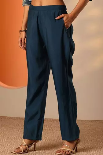 women floral printed regular thread work kurta with trousers & with dupatta