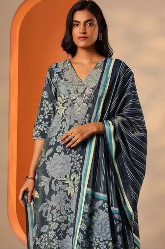 women floral printed regular thread work kurta with trousers & with dupatta