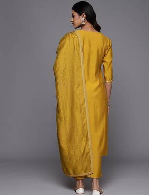 women ethnic motifs embroidered kurta with trousers & dupatta 6