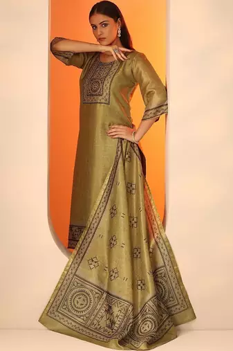 women embroidered regular thread work kurta with trousers & with dupatta