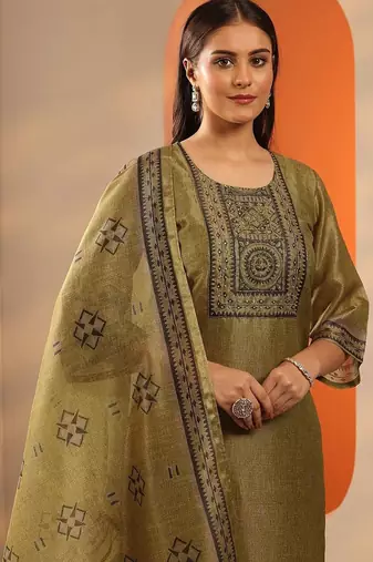 women embroidered regular thread work kurta with trousers & with dupatta