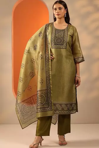 women embroidered regular thread work kurta with trousers & with dupatta